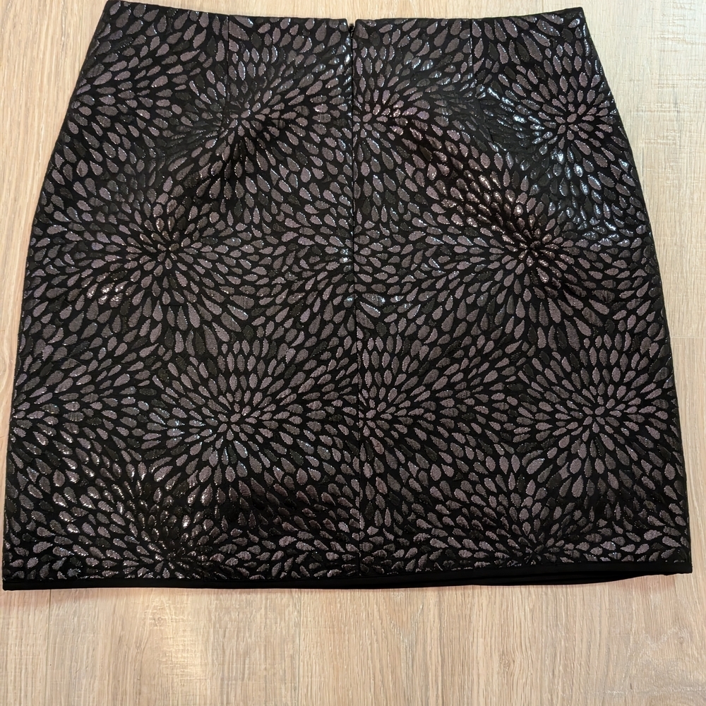 LOFT Women's Black and Gray Metallic Look Floral Skirt Size 6 - Picture 3 of 4